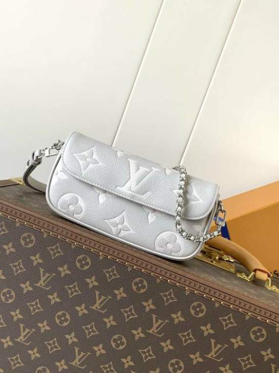 Picture of Louis Vuitton Handbags _SKUfw221243918fw